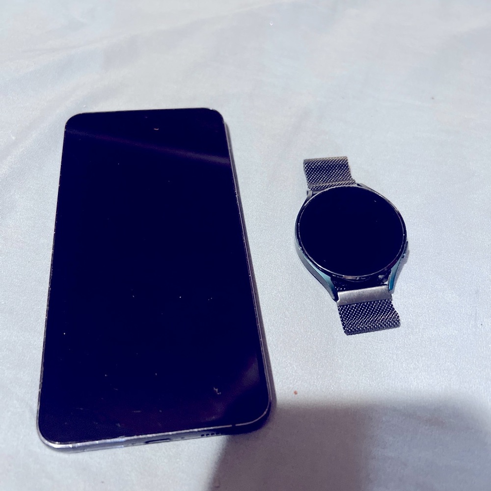 ATT. Samsung s26+ plus Samsung s4 watch